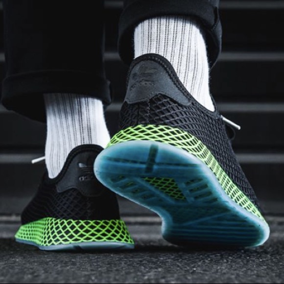 deerupt core black ash blue